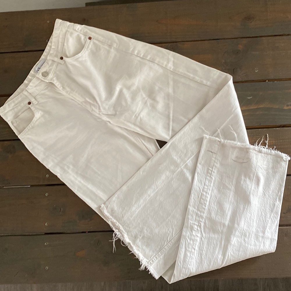 ZARA Women’s Size 6 White Flare Jeans